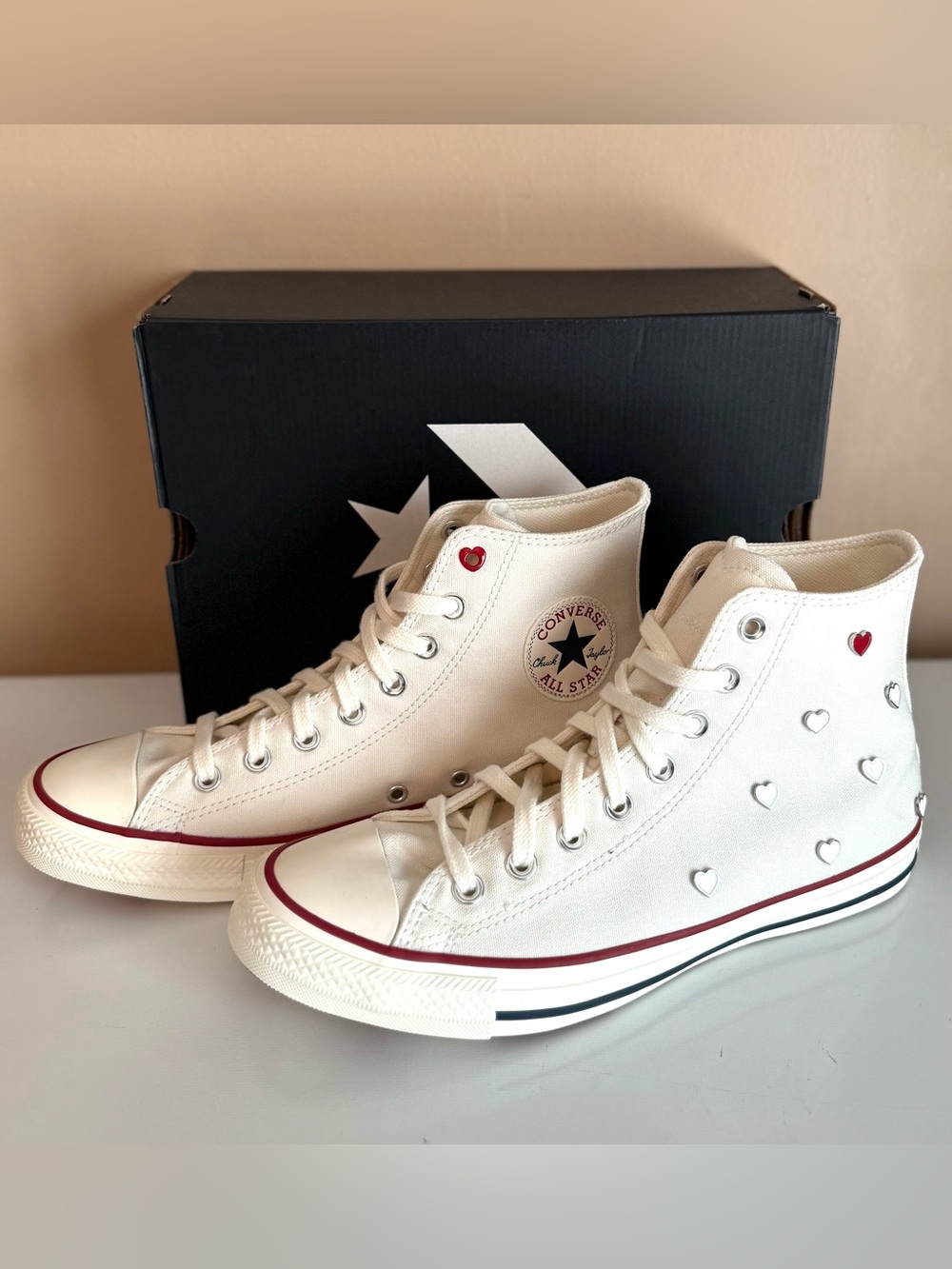 CONVERSE CHUCK TAYLOR ALL STAR WOMEN'S 10 VINTAGE WHITE HEARTS HIGH TOP NEW BOX - Picture 4 of 9